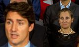 Chrystia Freeland als minister van Buitenlandse Zaken van Canada achter premier Justin Trudeau in Toronto in 2019. 