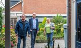 Bezichtiging van een koopwoning in Emmeloord. In het midden makelaar Harm Boer. 