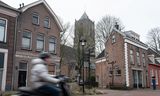 De kerktoren van de Grote of Sint Maartenskerk in Tiel moet worden gerestaureerd. Omdat de gemeente verantwoordelijk is, zijn de kosten à drie miljoen euro ook voor de gemeente. 