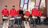 Kinderen spelen in het jeugdorkest van harmonie Woudklank in het Drentse  Zuidwolde. Veel kinderen hadden  les bij  Scala. De slagwerkgroep  van Woudklank protesteerde  vorige week bij het gemeentehuis. 