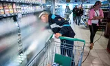 Een supermarkt in  Wijnjewoude. Fabrikanten en supermarkten ruziën openlijk over de prijzen. Foto Kees van de Veen