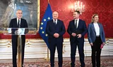 President Alexander Van der Bellen (links), ÖVP-leider Christian Stocker, SPÖ-leider Andreas Babler en NEOS-leider Beate Meinl-Reisinger donderdagochtend tijdens een persconferentie over het coalitieakkoord. Foto Max Slovencik/AFP 