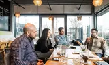 Adnan Alhassan (‘Abu Ali’), Diana Khayyata, Eyad Alaboud en Adnan Alhussein ontmoeten elkaar in een Utrechts restaurant voor een gesprek  met NRC over  hun land van herkomst Syrië. 