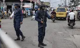 Congolese verkeersagenten die verbonden zijn aan de M23-rebellen regelen het verkeer in Goma, op 17 februari. Foto Michel Lunanga/AFP