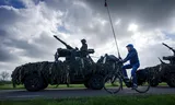 Defensie houdt een oefening met rivieroversteek over de IJsel bij Welsum in het kader van de oefening Steadfast Defender. 