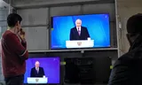 Poetins jaarlijkse speech, hier te zien in een elektronicawinkel op de door Rusland bezette Krim. 