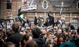 Demonstratie in 2024 van pro-Palestina demonstranten bij het Binnengasthuisterrein van de Universiteit van Amsterdam (UvA). 