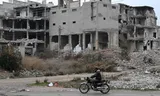 Een verwoest huizenblok in Homs, een stad waar hevig werd gevochten tijdens de Syrische burgeroorlog. 