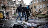 Politie ontruimt de barricades van pro-Palestinademonstranten, vorig jaar op 8 mei, bij het Binnengasthuisterrein van de UvA.Foto Wouter de Wilde 