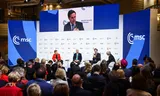 Paneldiscussie op de Veiligheidsconferentie in München, met vlnr de Amerikaanse senatoren Jeanne Shaheen en Lindsey Graham, secretaris-generaal van de NAVO Mark Rutte en Wolfgang Ischinger, voorzitter van de stichtingsraad van de conferentie.   