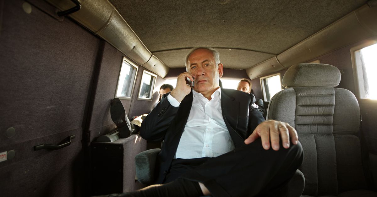 Documentaire ‘The Bibi Files’ laat zien hoe de Israëlische premier Netanyahu werkelijk alles doet om de macht te behouden