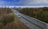 Een bovenaanzicht van de A27 bij het natuurgebied Ameliswaard. Voor de geplande verbreding van het traject zouden honderden bomen moeten worden gekapt.  