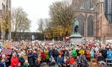 De demonstratie tegen de verbreding van de A27, zaterdagmiddag op het Domplein in Utrecht, werd georganiseerd door  actiegroep Amelisweerd Niet Geasfalteerd, de Kerngroep Ring Utrecht, De Vrienden van Amelisweerd en Extinction Rebellion Utrecht.  
