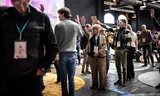 Een groep van 175 Nederlanders neemt deel aan het Nationaal Burgerberaad Klimaat dat zaterdag in een loods in Amersfoort van start is gegaan.