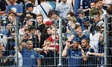 Verslagenheid bij de meegereisde supporters van Hamburger SV na de 3-0 nederlaag zaterdag tegen Eintracht Frankfurt. 