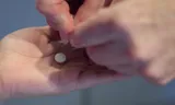 Mifepriston heeft naar verwachting niet de nare bijwerkingen van hormonale anticonceptiepillen.  
