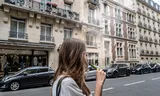 Jeanne Kauffhaus (18) met haar ‘puff’. De elektronische wegwerpsigaret is onder Franse scholieren heel populair geworden.