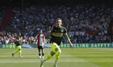 Aanvaller Noa Lang juicht nadat hij PSV in De Kuip op 2-2 heeft gebracht tegen Feyenoord. Foto Bart Stoutjesdijk/ANP  