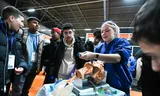 Studiekeuzebeurs in Ahoy, met een stand van het Albert Schweitzer ziekenhuis (Drechtsteden).