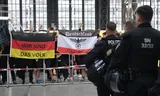 Politie en extreemrechtse demonstranten in Leipzig op 17 augustus