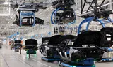 Een assemblagehal van Mercedes-Benz in de buurt van Stuttgart. De Verenigde Staten voerden dit jaar een importheffing in van 25 procent op auto’s uit de Europese Unie. Foto Wolfgang Rattay / Reuters    