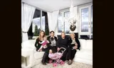 Onder de titel ‘Dutch Matroesjka’s’ maakte fotograaf Marieke van der Velden tussen 2010 en 2016 een fotoserie over families waarin vijf generaties vrouwen nog in leven zijn (of op dat moment nog waren). Bovenstaande familie woont in Zutphen en bestond destijds uit (met tussen haakjes de leeftijd op het moment van fotograferen): Alie (81, nu overleden), Miep (59), Danny (39), Lindsy (18) en Nena (1)