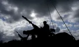 Defensie houdt een oefening met rivieroversteek over de IJssel bij Welsum in het kader van de oefening Steadfast Defender. 