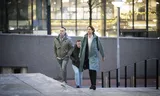 De rechtszaak van woensdag is de laatste in een reeks naar aanleiding van een tv-uitzending van Powned. Hier een eerdere zitting, waar Robbie Hasselt (links) samen met zijn advocaat Bram Kramer bij de rechtbank arriveert.  Foto Jeroen Jumelet/ANP   