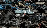 Bij HKS Metals in Moerdijk. Veel van wat in de schrootverwerker terechtkomt, is geen schroot: rubber, doekzeil, plastic – noem maar op. 