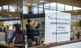 Informatieborden in de universiteitsbibliotheek over het door een cyberaanval platgelegde netwerk van de TU Eindhoven. Foto Rob Engelaar/ANP 