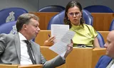Kamerlid en initiatiefnemer voor de verbodswet Diederik van Dijk (links, SGP) en collega Mirjam Bikker (ChristenUnie), die het wetsvoorstel inmiddels overbodig vindt.   Foto Peter Hilz/ANP 