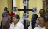 Een herdenkingsdienst voor de vier journalisten in de kathedraal van San Salvador, in maart dit jaar.  Foto Rodrigo Sura/EPA  