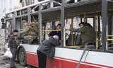Beeld van een eerdere Russische aanval op een bus in Soemy.