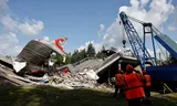 In Brjansk werd een brug door een explosie verwoest en ontspoorde een trein. Volgens Rusland werd de explosie veroorzaakt door een „illegale interventie”  van buitenaf, volgens Oekraïne heeft Rusland het ongeluk zelf veroorzaakt. Foto stringer/Reuters 