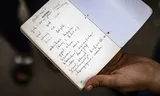 Een notitieboekje om Nederlands te leren van een asielzoeker bij het aanmeldcentrum in Ter Apel.