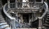 Het door een Russisch bombardement verwoeste theater van Marioepol.