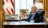 Te lang doen directe medewerkers en zijn familie alsof het prima gaat president Joe Biden (hier in januari van dit jaar). Foto Leigh Vogel/EPA/Pool  