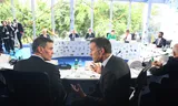 De Spaanse premier Pedro Sánchez (links) in gesprek met secretaris-generaal Mark Rutte tijdens een NAVO-bijeenkomst in Albanië, een maand geleden. Foto Malton Dibra / EPA  