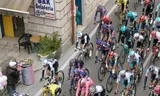 Het Giropeloton passeert Scurcola Marsicana in  de regio Abruzzo.