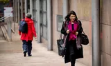 Khadija Arib arriveert bij de rechtbank. Foto Robin van Lonkhuijsen 