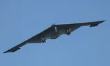 Een Amerikaanse B-2 Spirit bommenwerper boven Whiteman Air Force Base in Missouri.  Foto David Smith/AP