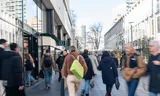 Winkelende mensen in Rotterdam. Foto Ruchama van der Tas 