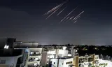 Iraanse raketten worden onderschept nabij het centraal in Israël gelegen stadje Gedera.