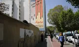 Een anti-Amerikaanse muurschildering in de Iraanse hoofdstad Teheran. Beide landen treffen elkaar zaterdag in Oman voor onderhandelingen over een mogelijk nucleair akkoord. Foto Fatemeh Bahrami/Anadolu via Getty 