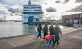 Het schip Silja Europa in de Rotterdamse haven wordt  gebruikt om vluchtelingen met verblijfsstatus in Nederland onder te brengen. Foto Hedayatullah Amid / NRC 