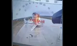 Op dit screenshot van een video die op 1 juni 2025 is vrijgegeven door een bron binnen de Oekraïense Veiligheidsdienst is te zien hoe een Oekraïense drone Russische vliegtuigen diep in Russisch grondgebied raakt. 