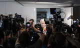Geert Wilders (PVV) staat de pers te woord. Foto Remko de Waal / ANP