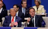 Trump en Rutte naast elkaar bij het begin van de NAVO-top in Den Haag deze week.  