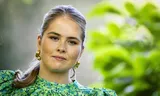 Prinses Amalia tijdens de traditionele fotosessie van de koninklijke familie in de tuin van Paleis Huis ten Bosch. Foto Koen van Weel / ANP