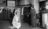 Russische adel op bezoek bij  kleermakerij van Marie Paulovna in Parijs in 1923.